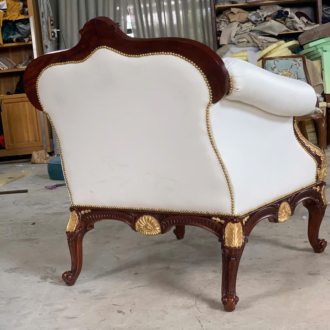 BỘ SOFA DÁT VÀNG ALTHORP – VẺ ĐẸP QUÝ TỘC VƯỢT THỜI GIAN